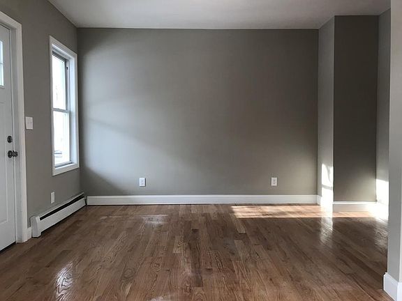 3rd image of 326 Aiken Ave