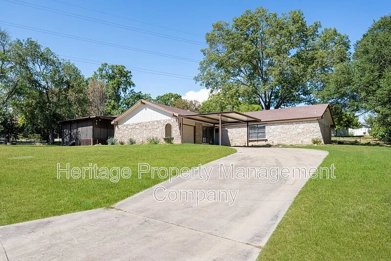 4 bed, 3.0 bath, 2349 sqft, $2,500 — Photo 2