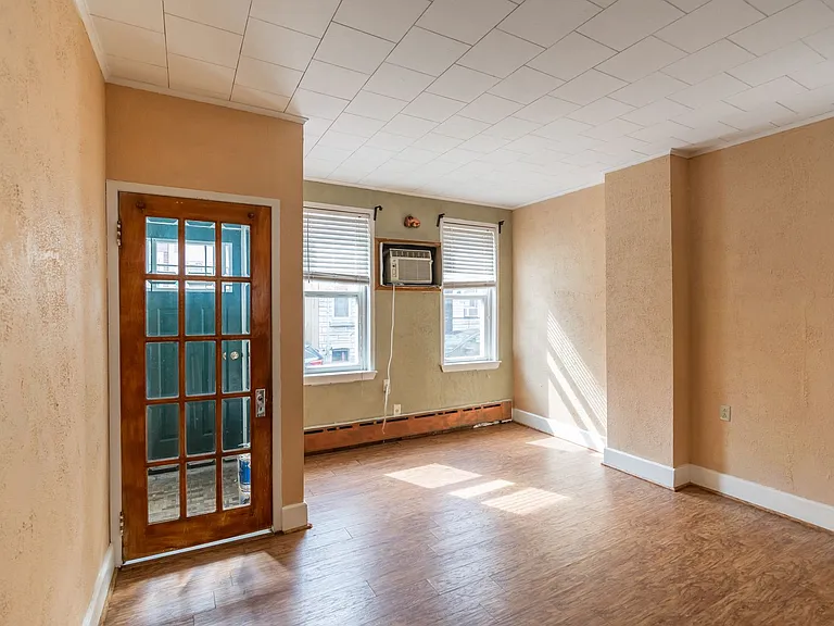 2231 S Clarion St — Photo 4