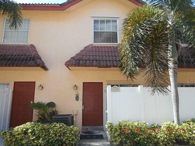 1st image of 2429 NE 14th Street Causeway
