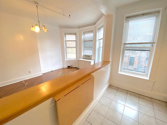5th image of 162 Underhill Ave #4