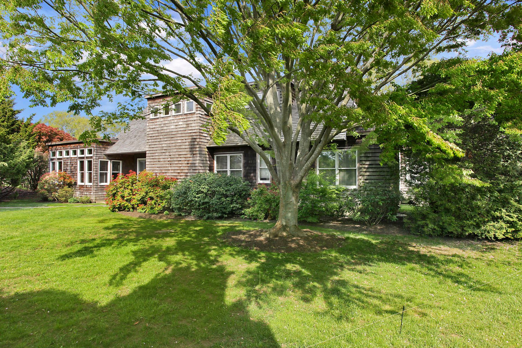 23 Summerfield Ln in Water Mill Out East