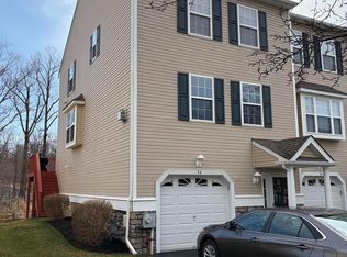 36 Hoag Ln, Aston, PA 19014