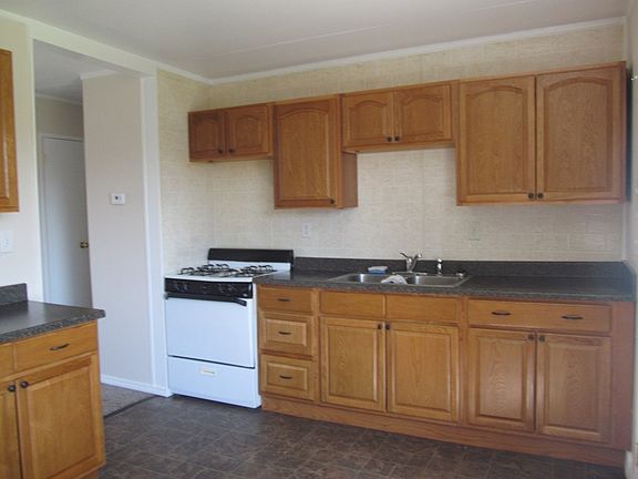 3rd image of 446 Saint Gallen St
