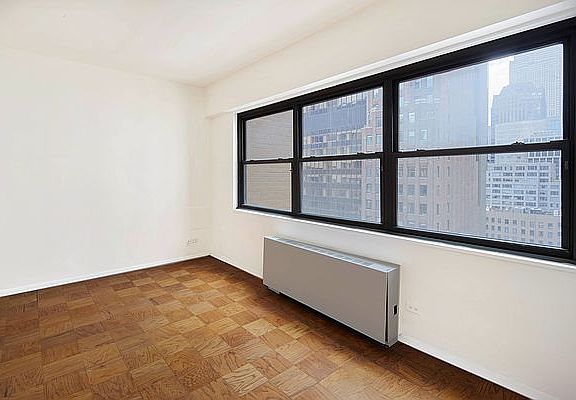 3rd image of 58 W 58th St APT 11F