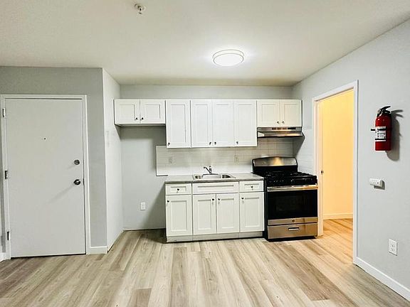 2nd image of 203 12th Ave #121