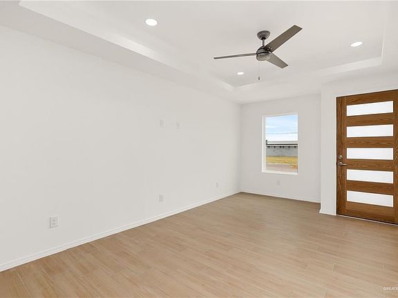 5th image of 1527 W B St