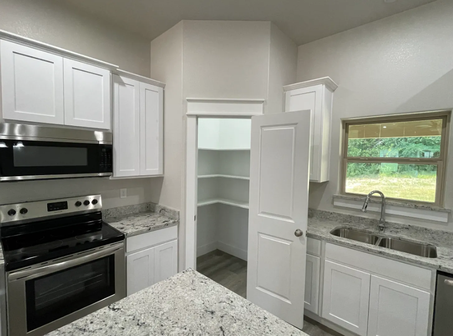 Beautiful 4 bedroom 2 Bath Home In Silo School District — Photo 4