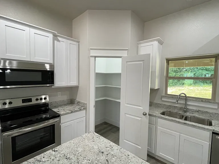 20 Watch Hill Dr — Photo 4