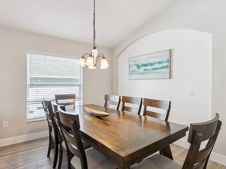639 Kensington Dr — Photo 12