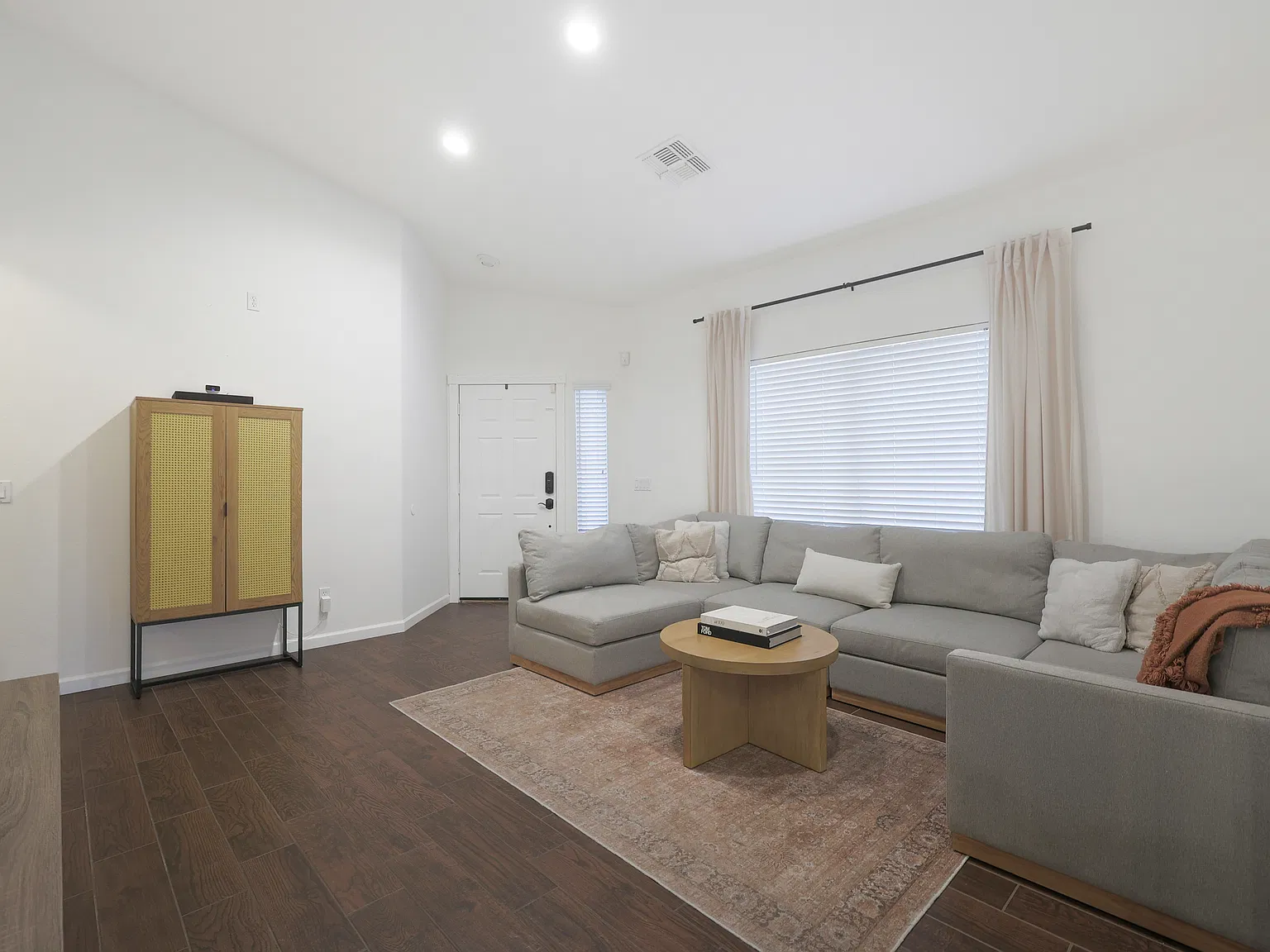 3 bed, 1511 sqft, $2,950 — Photo 4