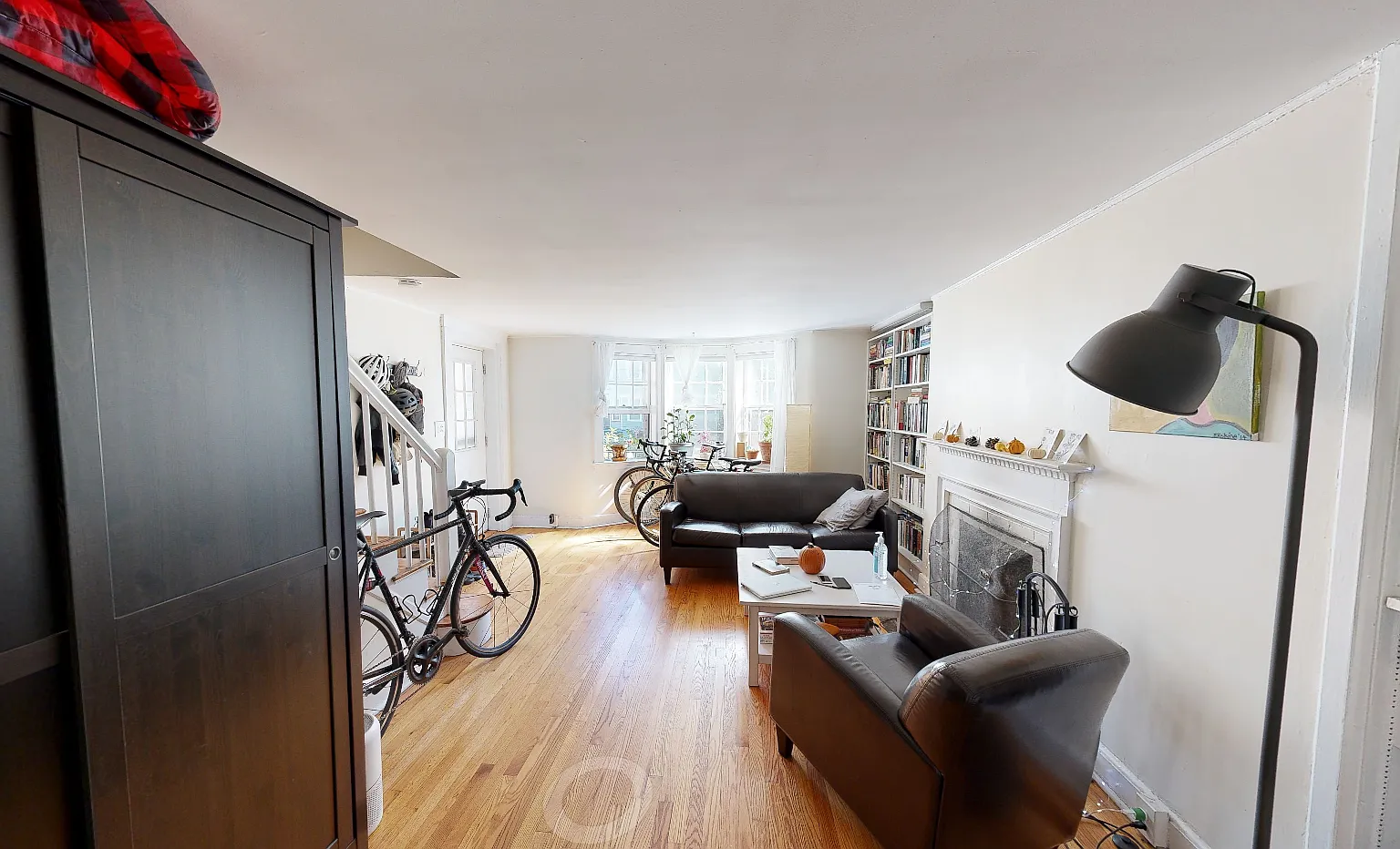 1 bed, 702 sqft, $3,800 — Photo 3