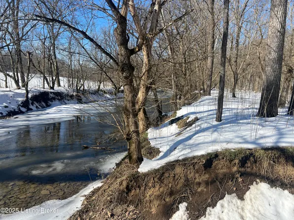 3 Castle Hwy, Pleasureville, KY 40057