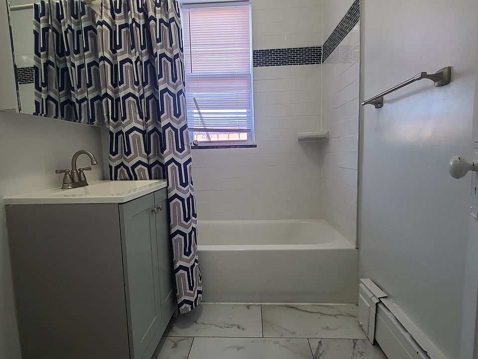 1st image of 297 Griffith St APT 3