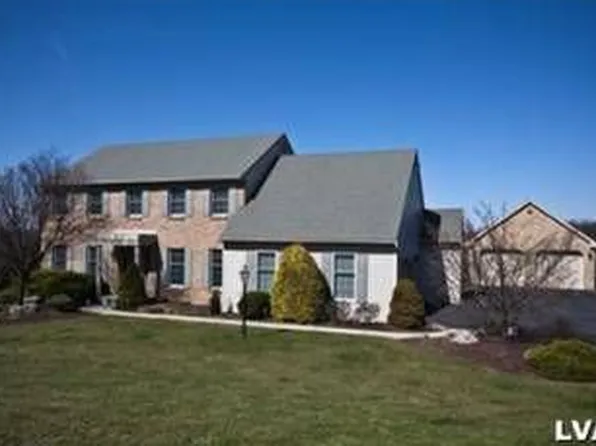 4649 York Dr, Orefield, PA 18069