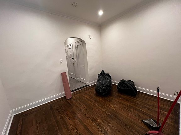 3rd image of 213 E 89th St APT 2A