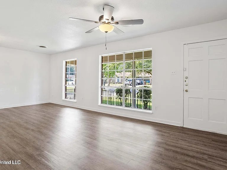 2508 Shady Ln — Photo 3