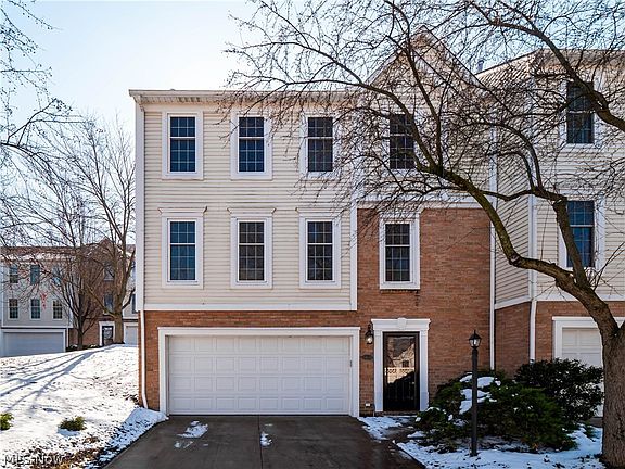 2nd image of 121 Cliffside Commons Dr