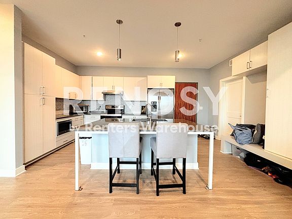 5th image of 400 SW 7th St #204