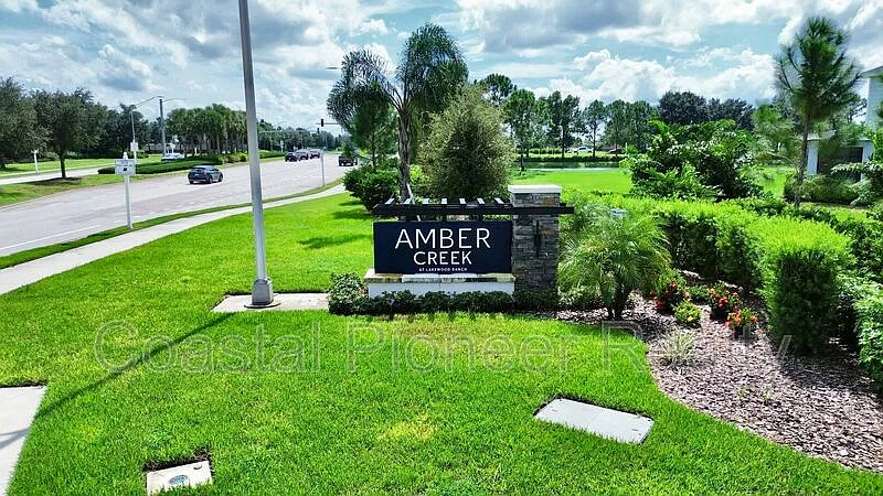 3 bed, 2.5 bath, 1600 sqft, $2,595 — Photo 3