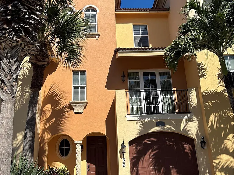 126 Ocean Bay Dr — Photo 2