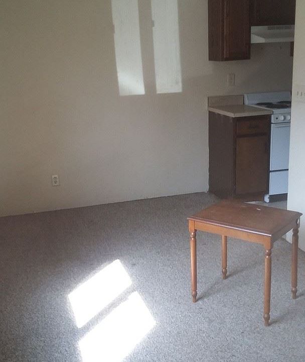 2nd image of 616 E Division St APT 1