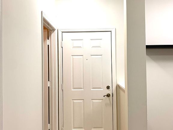 2nd image of 4862 Eisenhower Ave Unit 173