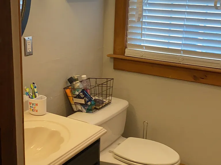 Upstairs full bathroom