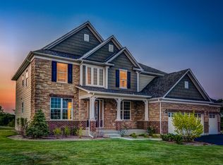 10 Hawthorn Hills Dr, Hawthorn Woods, IL 60047