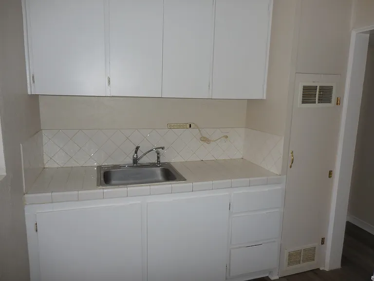 701 W Yandell Dr #8 — Photo 8