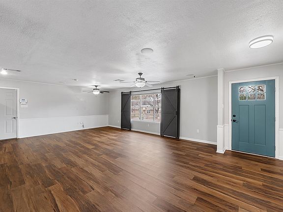 5th image of 2208 Lake Forest Dr