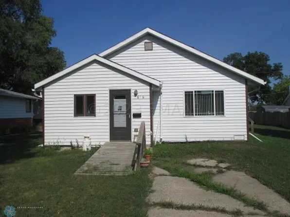 616 3rd St S, Wahpeton, ND 58075