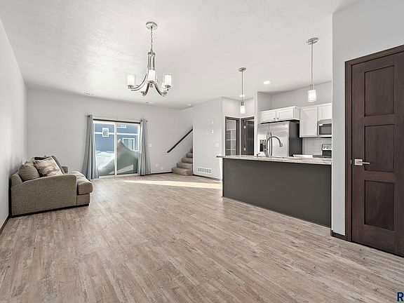 2nd image of 4603 E Leubecher Pl