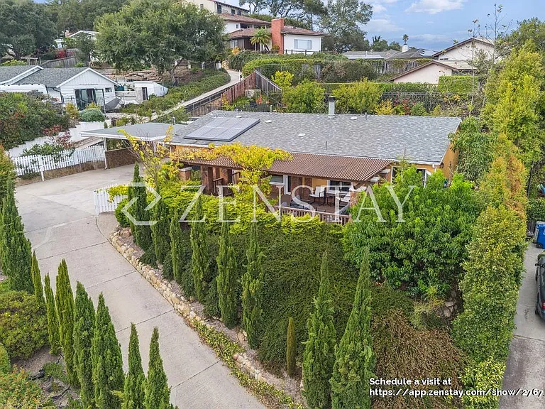 Exterior / driveway
