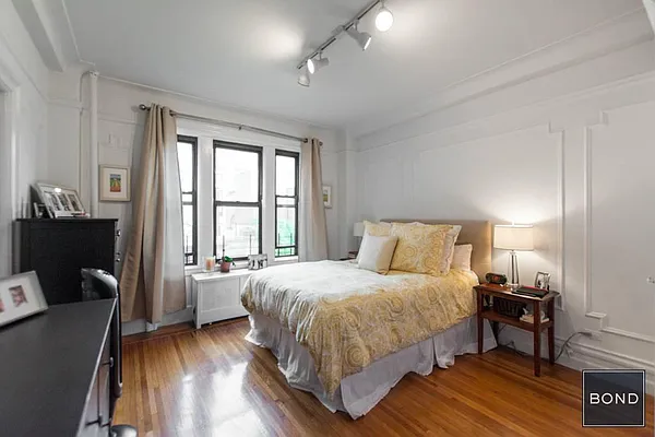 Rented by Bond New York | media 19