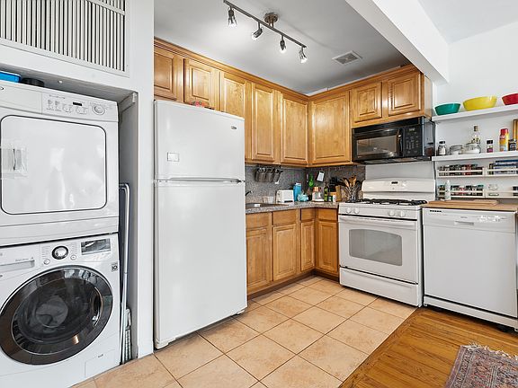 3rd image of 35 Essex St APT 3C