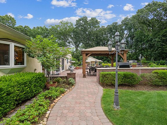 4th image of 20 Winter Ln