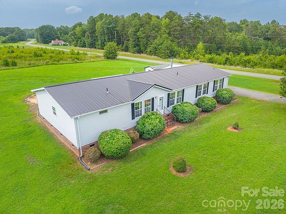 3rd image of 102 Jenny Dr