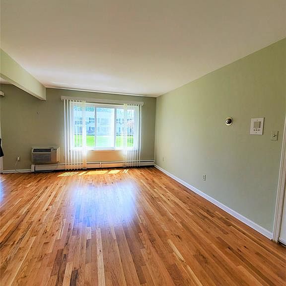 100 W Hickory Grove Rd Bloomfield Hills, MI, 48304 Apartments for