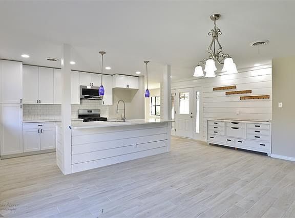 3rd image of 2602 Crescent Dr
