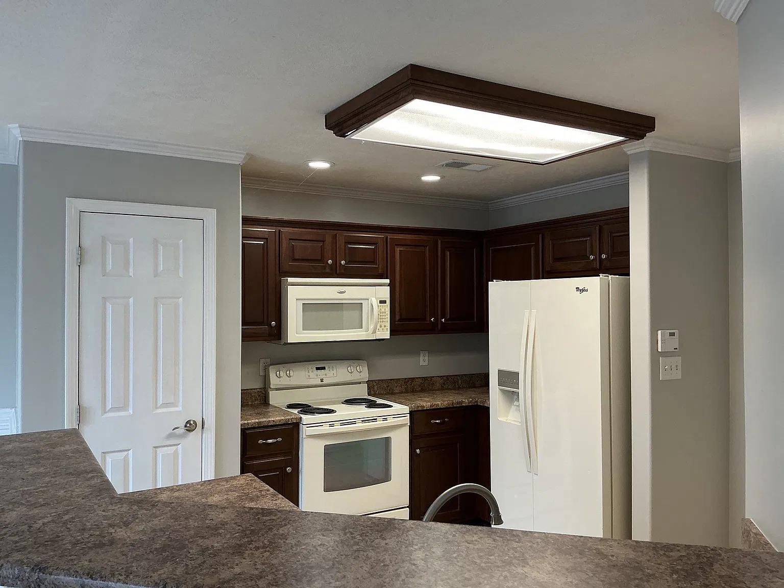 3 bed, 1298 sqft, $1,900 — Photo 2