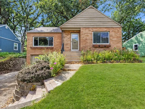2714 34th St, Des Moines, IA 50310
