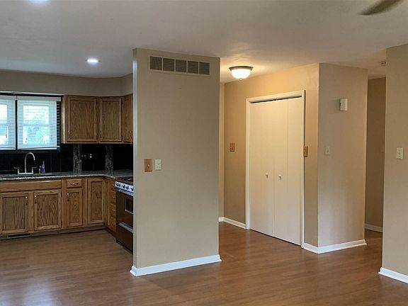 4th image of 6608 SW Fairdale Dr