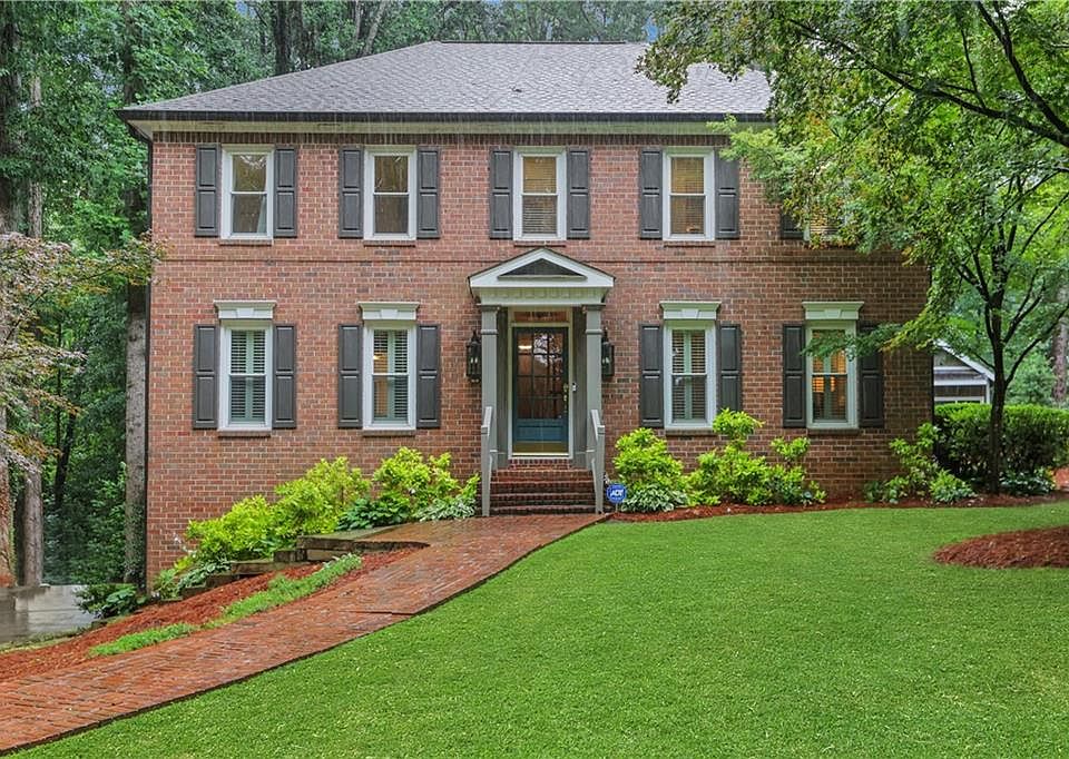 1st image of 551 Park Ln SE