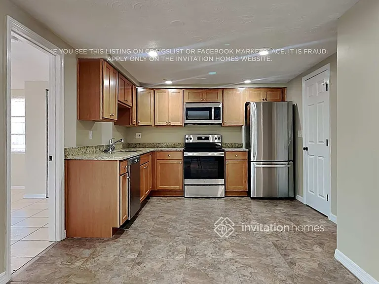 3402 Eisenhower Dr — Photo 7