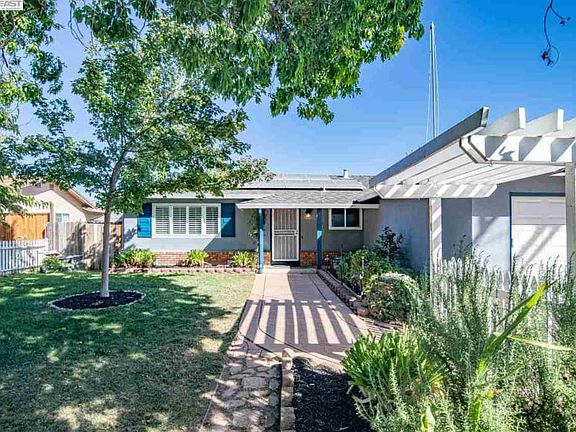 3rd image of 882 Camelia Dr