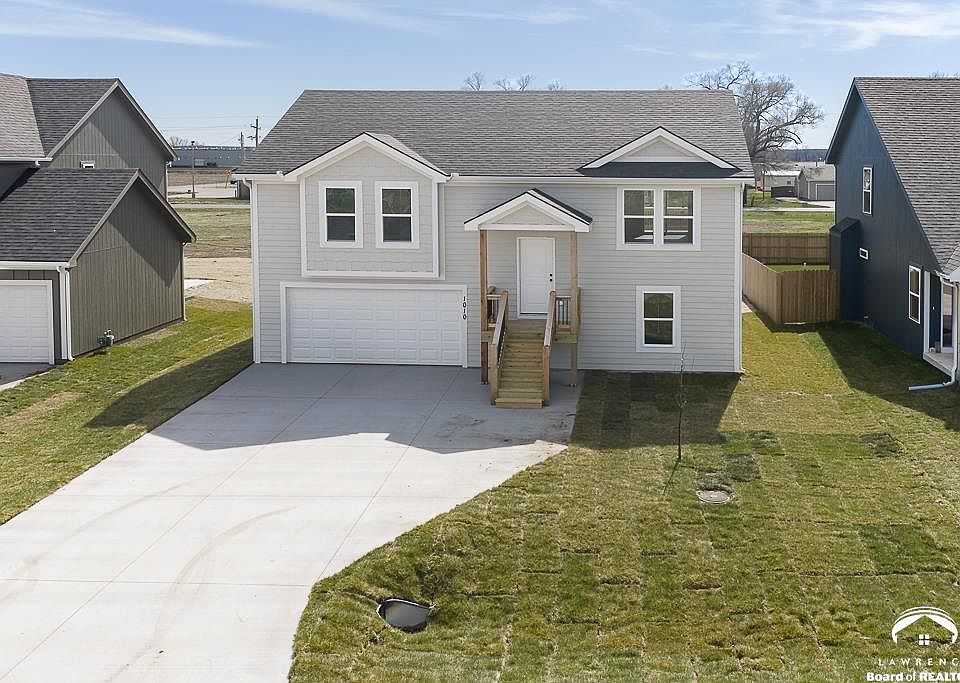 1st image of 905 2nd St