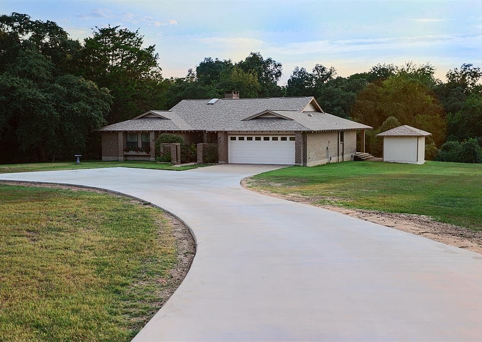 1st image of 4 Creekwood Dr