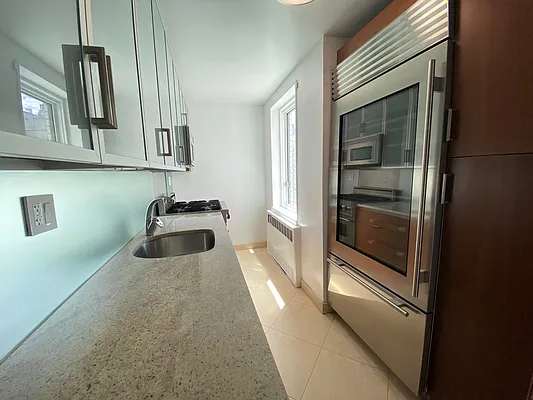 Rented by 165 E 66 Street Residential Owner LLC | media 4