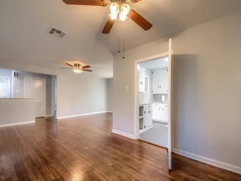 138 Norfolk Pl — Photo 7